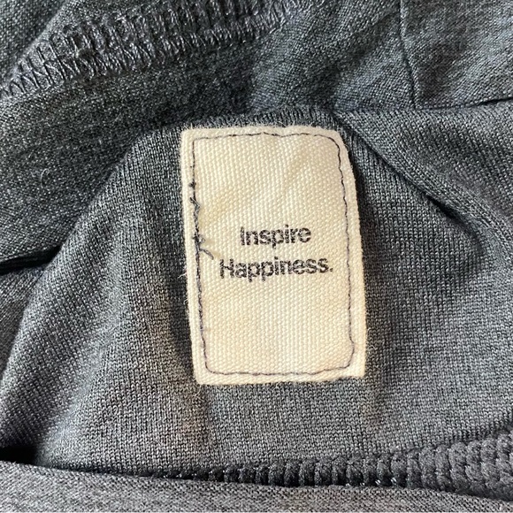 Vuori Strato Tech T Shirt Men's Size XL Gray Short Sleeve Performance Stretch - Picture 7 of 9